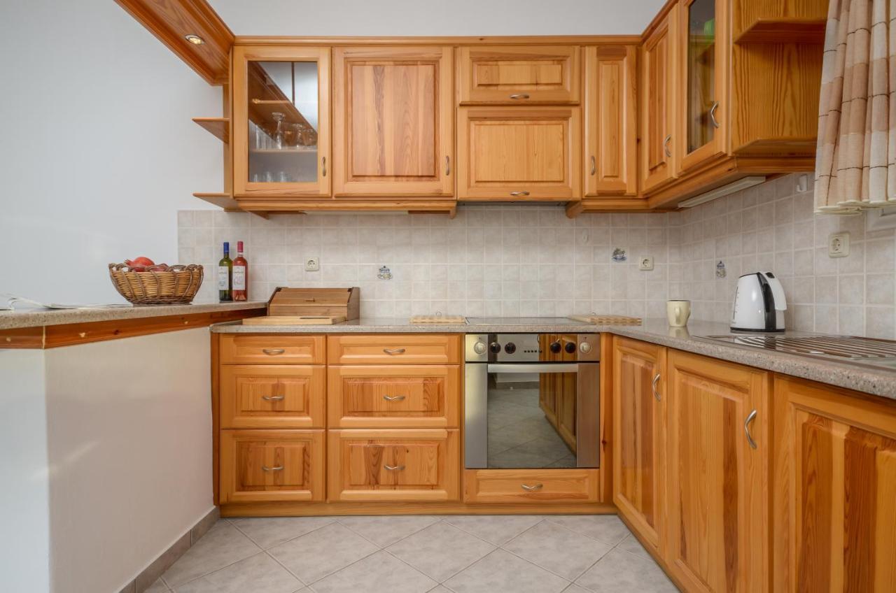 Bernie House Apartment Melanes Ngoại thất bức ảnh