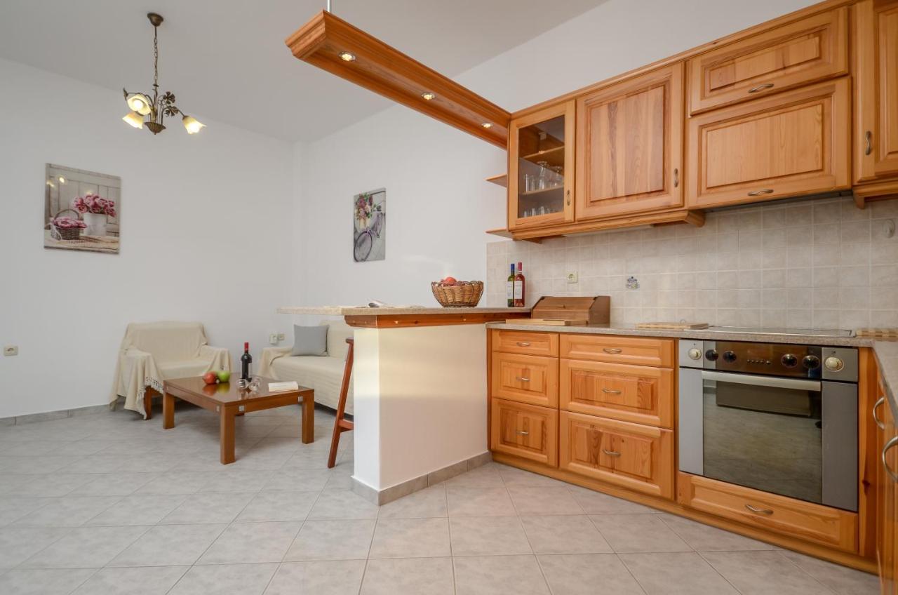 Bernie House Apartment Melanes Ngoại thất bức ảnh